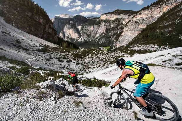 Gewinne einen MTB Urlaub in den Dolomiten